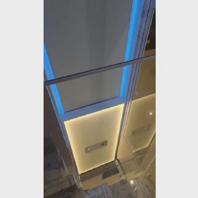 Un elevador de lujo con control remoto para el hogar.
